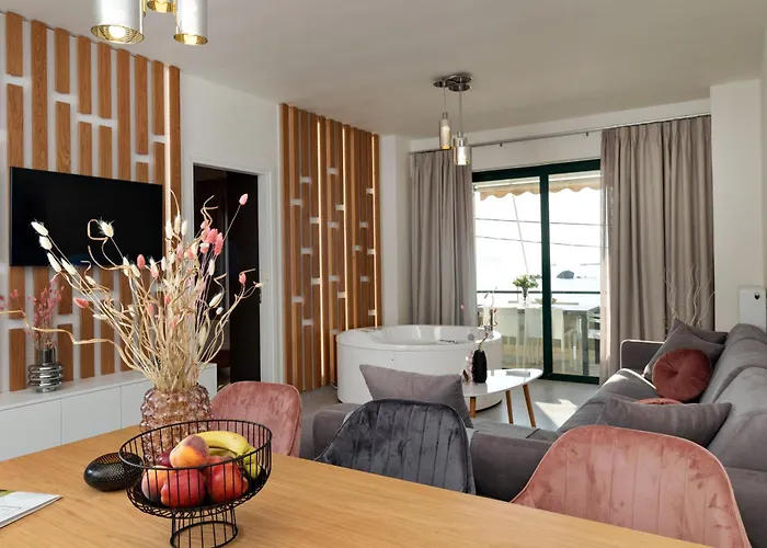 Elia Deluxe Апартаменти