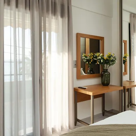 Elia Deluxe Apartment *